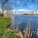 Undine Mit E-auto-ladestation