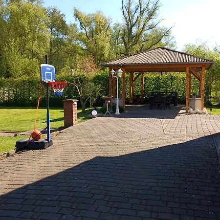 Undine Mit E-auto-ladestation