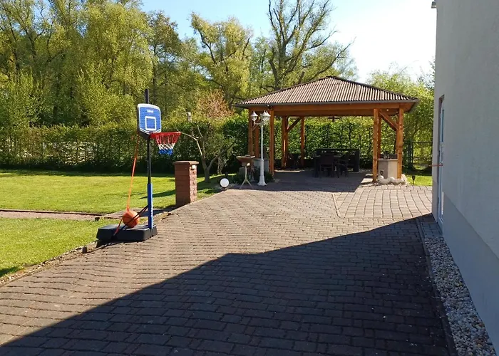 Undine Mit E-auto-ladestation